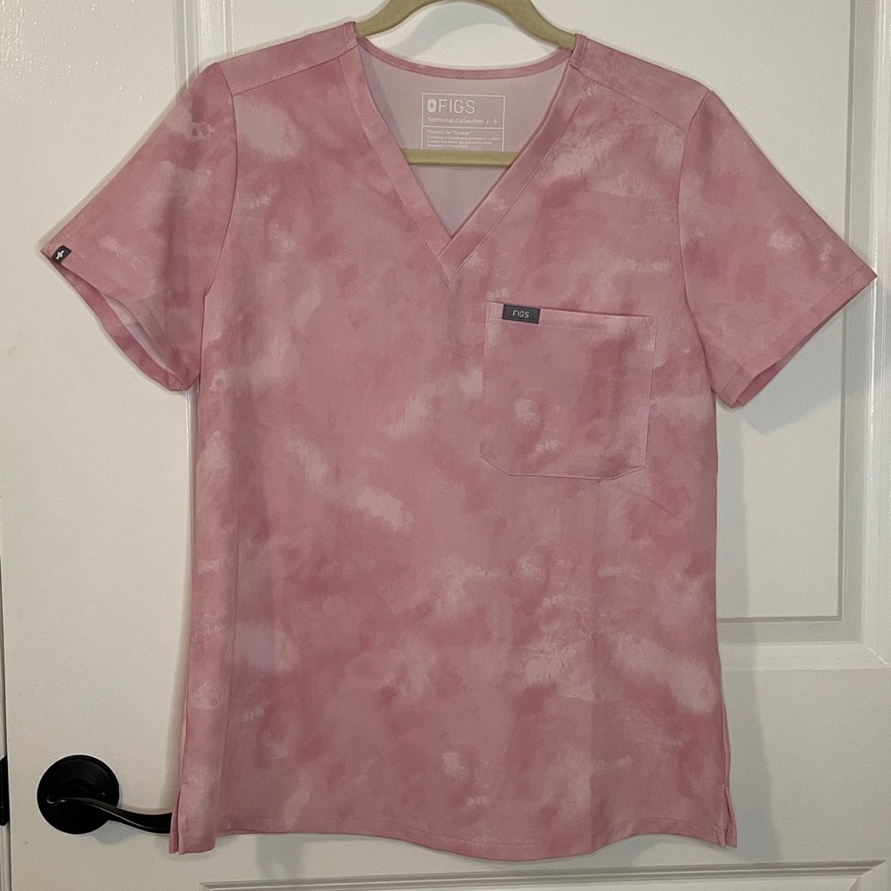 Figs color ‘Marbled Rose’ P O 4606, V-Neck Scrub Top, pink & white tie dye look